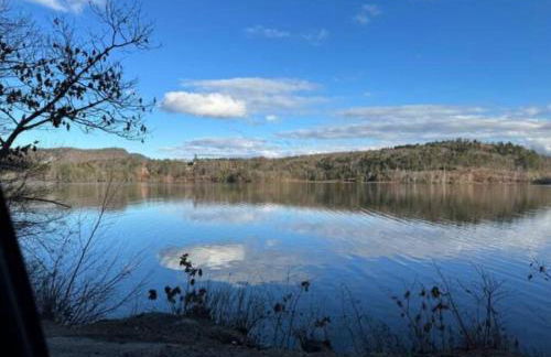 New Sunday River Ski Retreat with Hot Tub Spa - FirePit Sleeps 16 - Foto 46