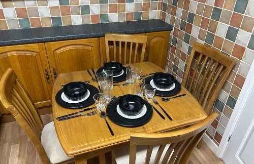 Peaceful 2-Bed Bungalow with Garden & Parking in Bramley Village, Rotherham - Foto 25