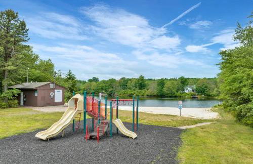 Stunning! Pocono Escape! HotTub Sauna Pool Ski Pet-Friendly Firepit Game Room Fireplace BBQ Lakes Tennis Fishing - Foto 77