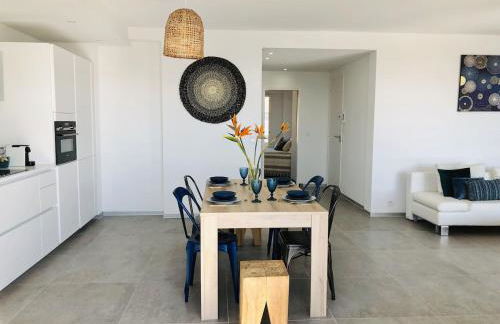 T3 FRONT de mer dernier étage vue mer Petit havre de paix pour vos vacances Emplacement unique vue mer panoramique à 180 degrés pour ce T3 en face de la plage front de mer vue sur les iles 5 et dernier étage avec ascenseur - Foto 13