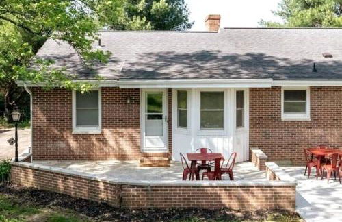 100 Acre Red Brick Ranch Hocking Hills Cabin Hot Tub 12 - Foto 31