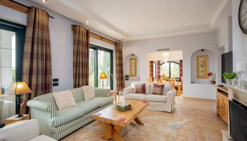 Impressive VILLA Dazura in Valtocado MIJAS - Photo 2