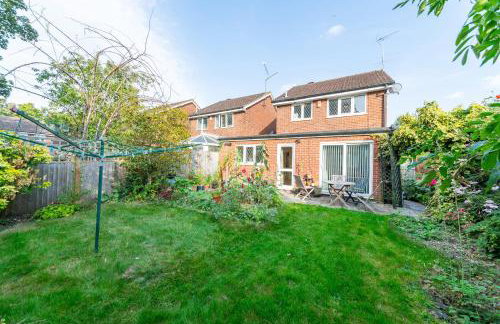 Cosy 3 Bedroom House near River Thames - Pass the Keys - Photo 33