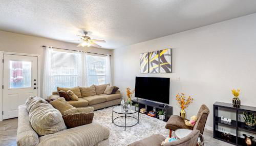 3 Mi to Downtown Conroe Updated Townhome with Yard - Foto 1