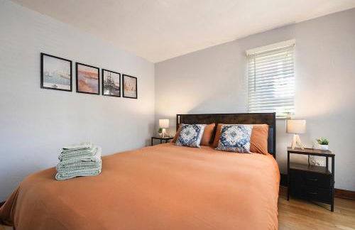 Cozy 3-bedroom family home - sleeps 8, great coffee - Foto 8