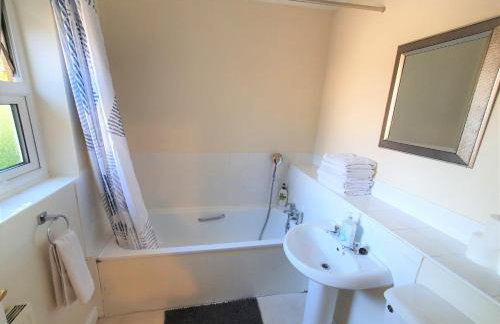 Friars Walk houses with 2 bedrooms, 2 bathrooms, fast Wi-Fi and private parking - Photo 45