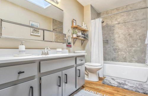 5 minutes to downtown and just minutes to military and hospitals - Foto 45