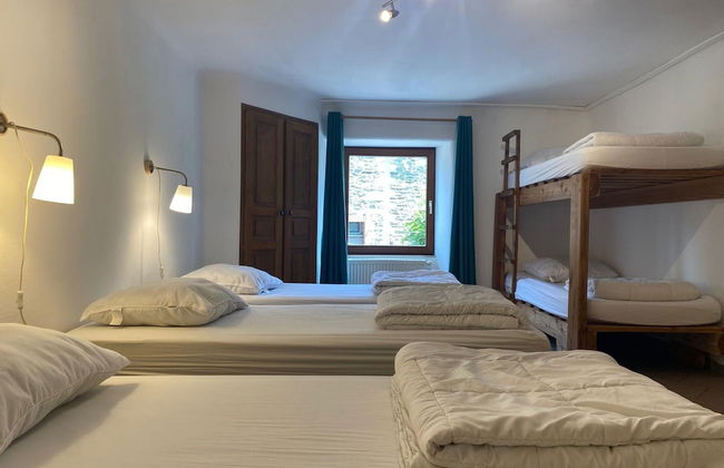 Modern Holiday Home with Hot Tub & Sauna in Ardennes - Photo 4