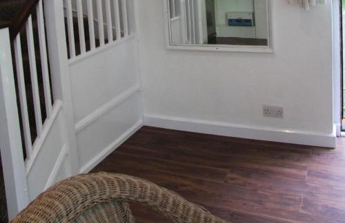 Woodlands Cozy Cottage in Gerrards Cross Sleeps 2 - Photo 3