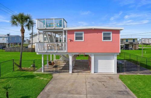 Coastal bungalow with huge yard, comfy deck and close to beach - Foto 25