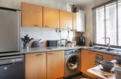 BED AT BOWBRIDGE Spacious house and parking - Foto 3