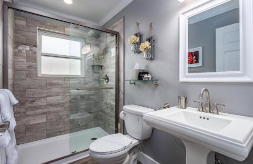 Gorgeous Modern 6BR South Facing Private Pool Hot Tub BBQ Theater 2 Miles Disney - Foto 20