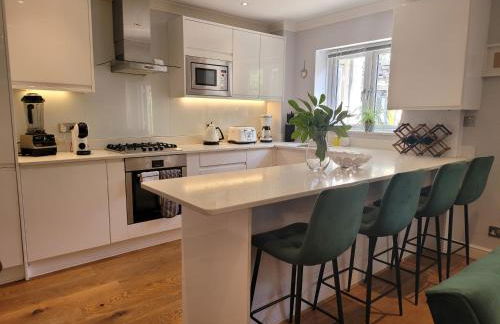 Three Bedroom Apartment by Beautiful Park - Photo 2