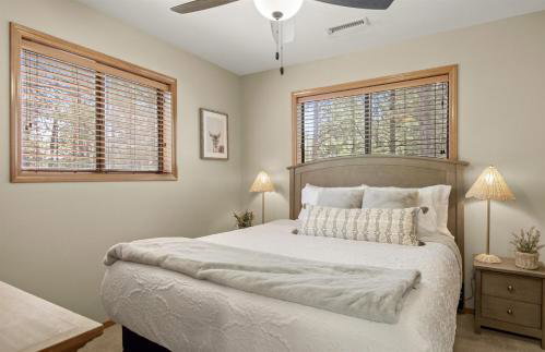 2 Living Rooms Fires Quick Drive Downtown - Foto 31