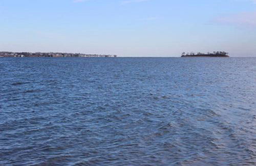 Pet Friendly Milford Beachfront Home - Foto 8