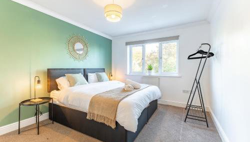 5 Bed House Heathrow Egham Virginia Water Sleeps 7 or Up To 8 If Sharing Beds, Mid To Long Term Bookings Welcome - Foto 1