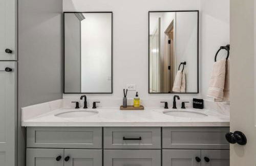 New cottage near Sports Complex with King Beds - Foto 4