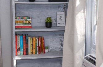 Bright and Sunny Springfield Carriage House - Photo 18