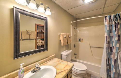 Expansive Angel Fire Home with Indoor Hot Tub! - Foto 30