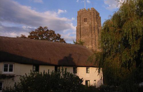 The Old Stores, a Grade II listed cottage in the delightful village of Georgeham, is ideal for beach, surfing, walking & cycling holidays - Foto 16