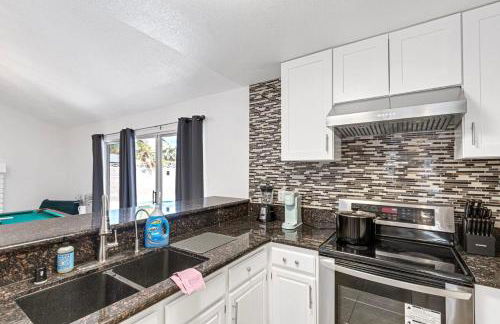 Vacation Home in Vegas w Pool 2 mile to Strip - Foto 42