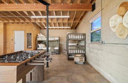 Luxury Riverfront Retreat - 6 Cabins - Private Pool - Photo 67