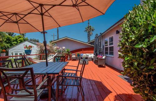 Ultimate Escape! Huge Yard Parking Walk to Beach - Foto 13