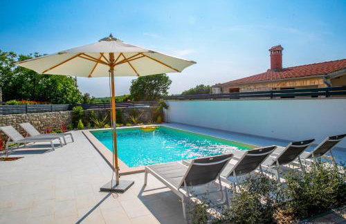 Adorable Holiday Home With Pool and Terrace - Foto 15