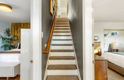 Spanish Revival Charm in Silver Lake w Patio BBQ Walkable Location Maltman Manor by AvantStay - Photo 26