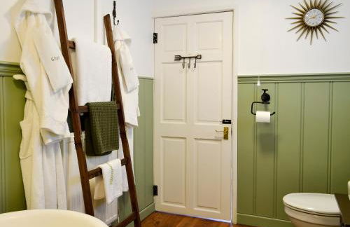 The Lodge - Photo 15