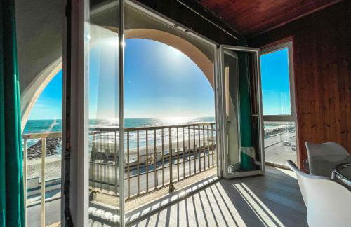 Athena Sea front Apartment, Parking & Pool - Foto 27