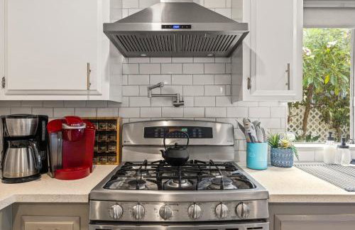 Los Angeles charming big house, king bed, parking, EV - Photo 41