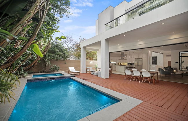 Crescent Heights - Photo 22