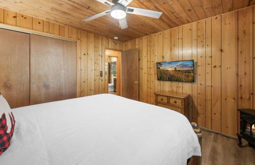 Tranquil Retreat with Fenced Backyard, Hot tub & Bar - Foto 19