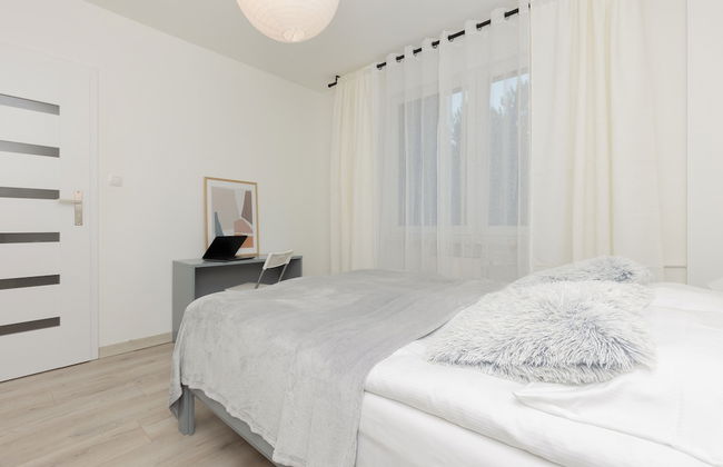 Kopcińskiego Apartment Warsaw by Renters - Photo 17