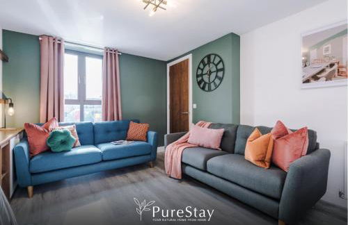 Spacious 5-bedroom Contractor House Sleeps 7 with Parking by PureStay - Foto 6