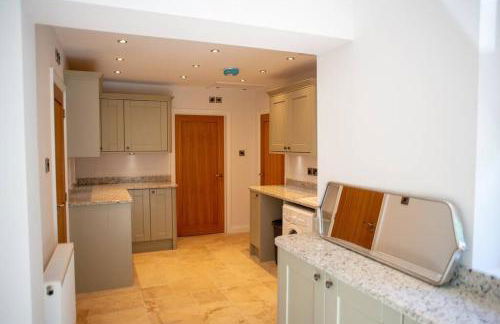 Country Crabtree Bungalow with large wild garden - Photo 53