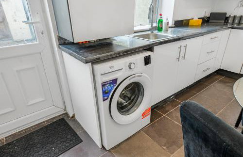 Unique 3 Bedrooms, 3 Ensuite, FREE WiFi, Private Parking - Foto 11