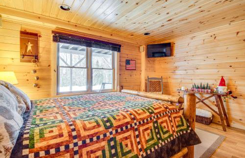 Deck and Fire Pit Secluded Cabin Near Lake Francis! - Foto 13