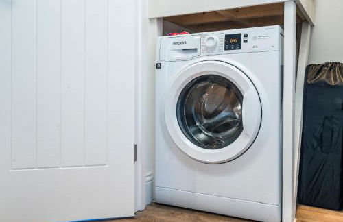 Central Gravesend 1BR, Kitchen, Wi-Fi, Sleeps 2, Parking - Foto 10