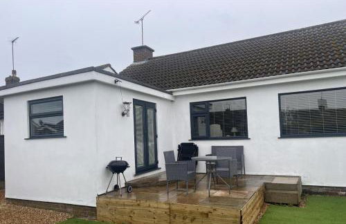 Pet-friendly - 2 Bedrooms Bungalow hot tub Parking - Foto 15