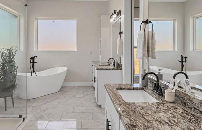 New Luxury Texas Farmhouse - Photo 21