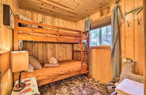 California Retreat with Deck, Fire Pit and Grill! - Foto 17