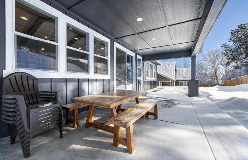 New Mountain Bluebird - walk to lake, golf, and town - game rm - family friendly - sleeps 14 - Photo 30