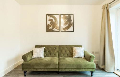 Heathrow House with Parking - Sleeps 5 near M25, Virginia Water, Thorpe Park & Legoland, Mid To Long Term Bookings Welcome - Foto 10