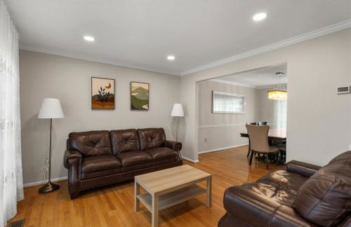 5 BedRooms Family retreat with GameRoom Near DC & Qunatico - Photo 15