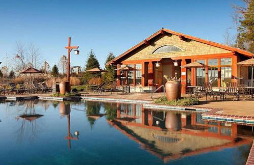 Enjoy the views of Table Rock Lake in this 2BD resort condo - Foto 25