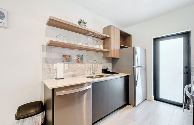 Los Patios Home Suites - Photo 13