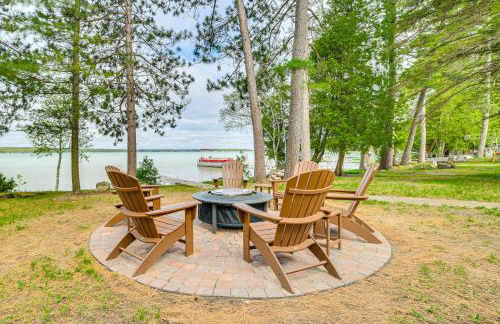 Higgins Lake House with Swimming Dock! - Foto 25