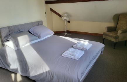 Lovely Modern 6-Bed Retreat Near 3 Swimming Lakes, Perfect for Families - Foto 24